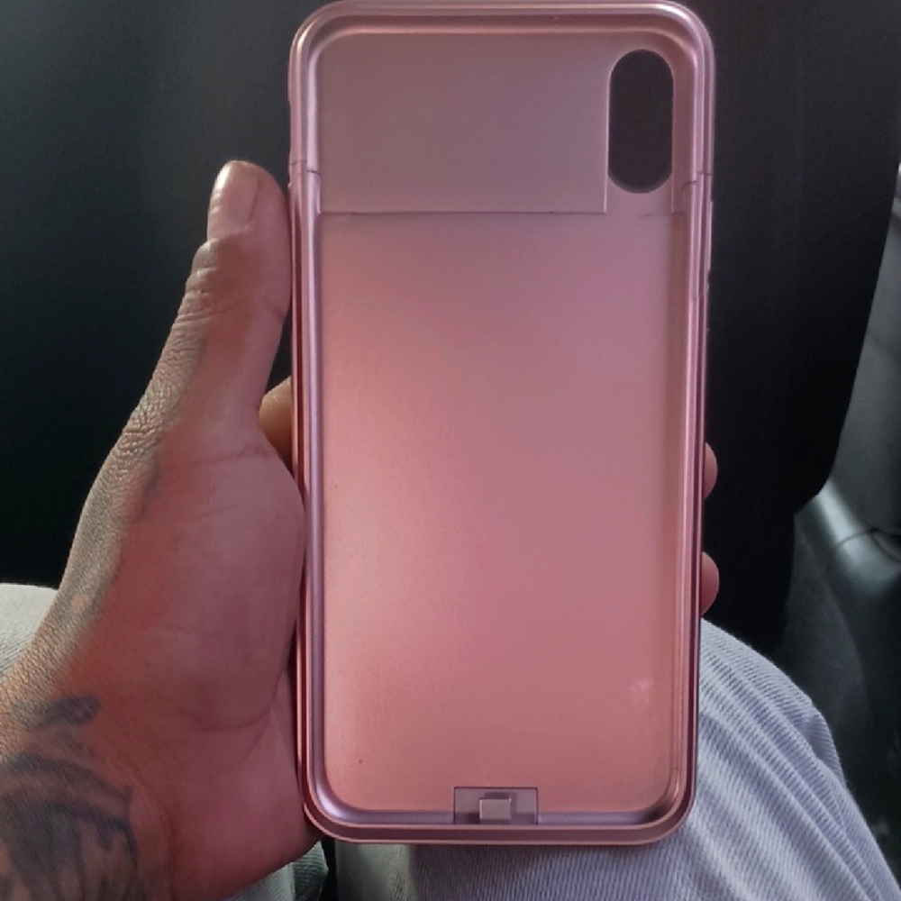 Slim Pastel Pink Smartphone Case with Camera Cutout and Textured Gripi